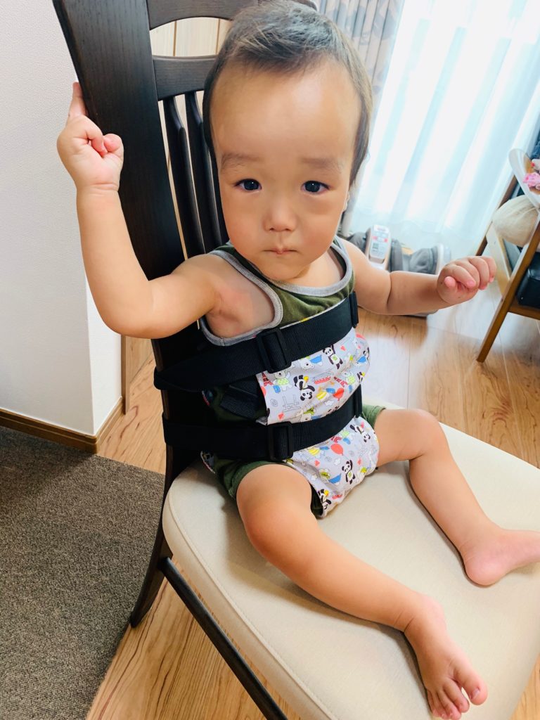 発達遅滞でお座りできない赤ちゃん用に外食用のチェアベルトを手作りしてみた